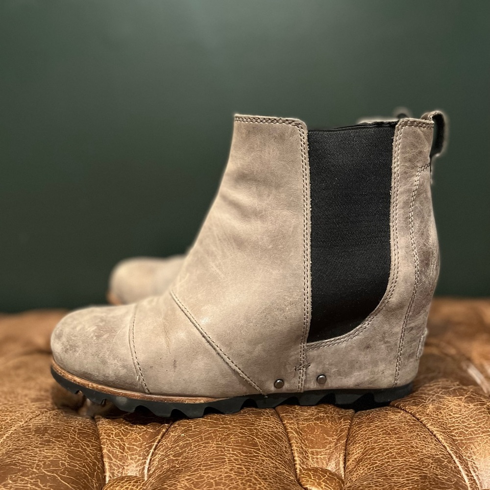 SOREL Evie Booties. Grey.